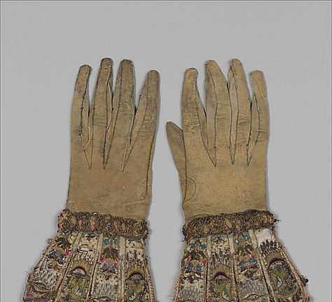 Adventures in Glove Making (or how not to reproduce Elizabethan gloves)